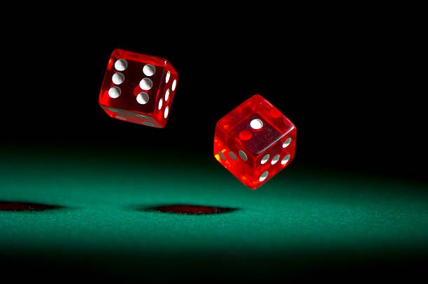 mujur 505 Caribbean Stud Poker table with live dealer, player cards, and payout schedule